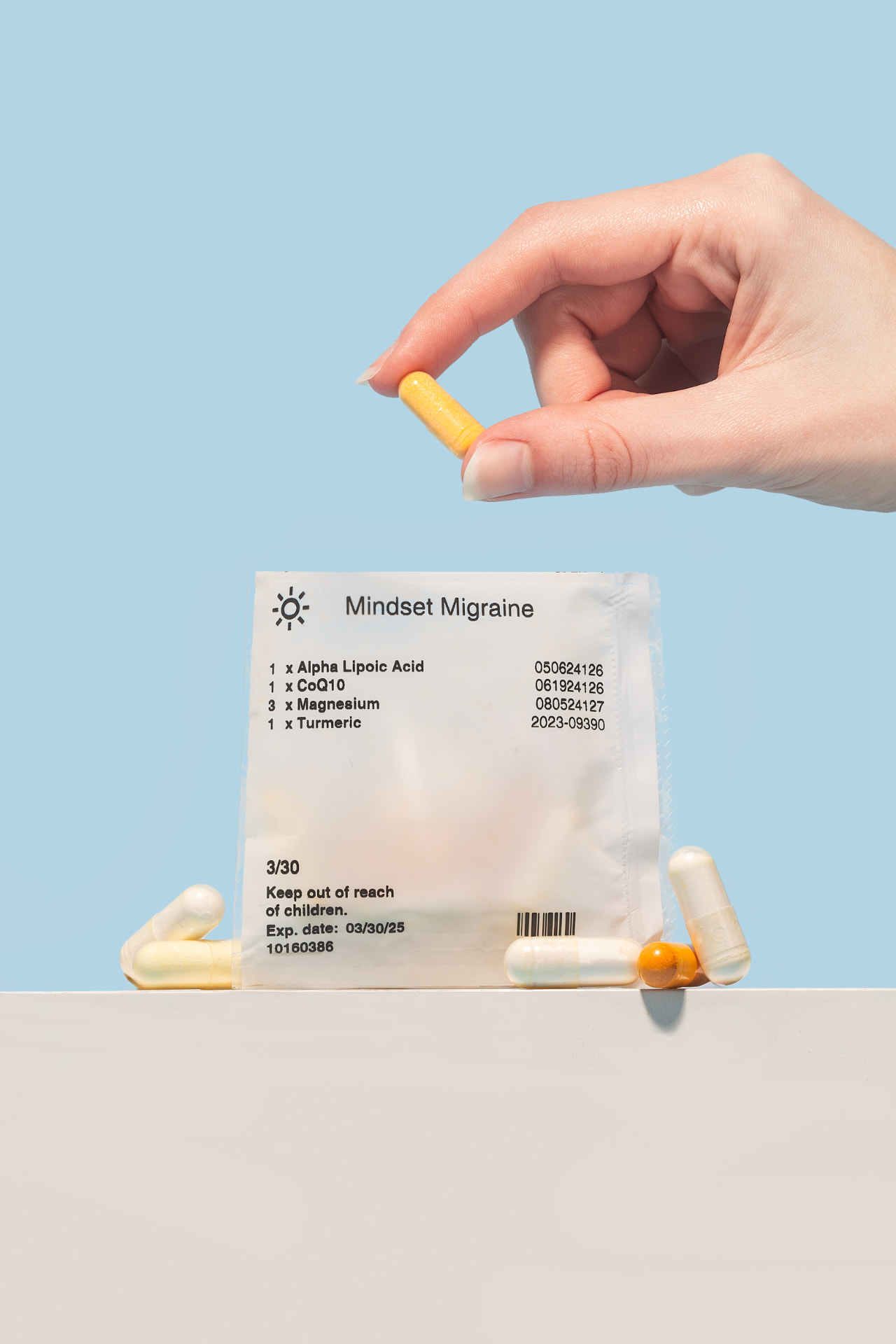 Mindset daily pack showing labeled formula sachet and capsules